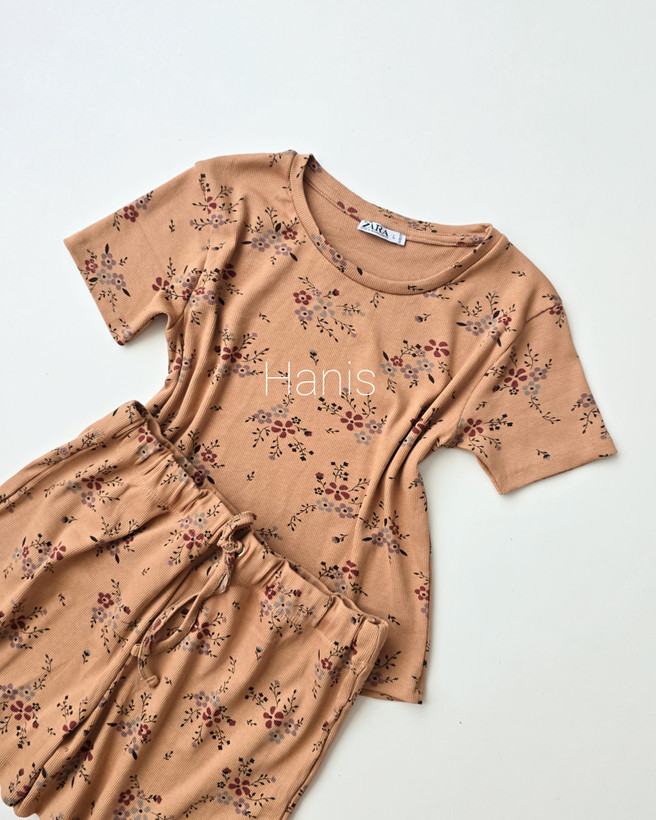 ست کراپ و شورتک کبریتی طرحدار برند ZARA
