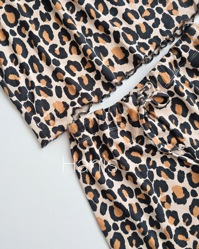 ست کراپ و شورتک کبریتی یقه هفت دکمهدار چیندار زنانه ZARA