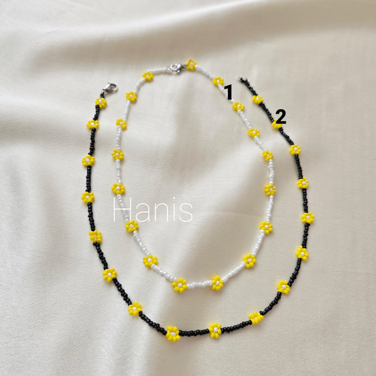 گردنبند دست ساز منجوقی دخترانه طرح گل بابونه